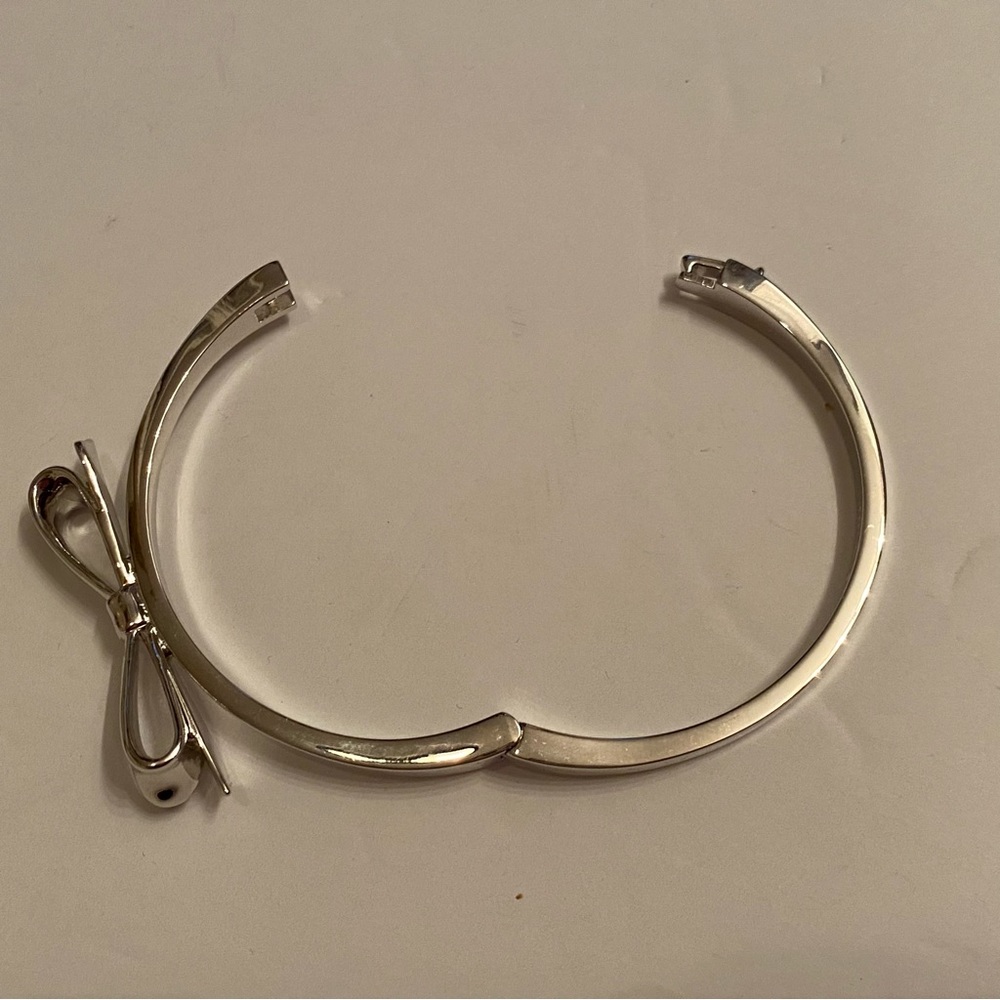 KATE SPADE BRACELET SKINNY SILVER TONE HINGED BOW BANGLE SIGNED - Picture 8 of 9